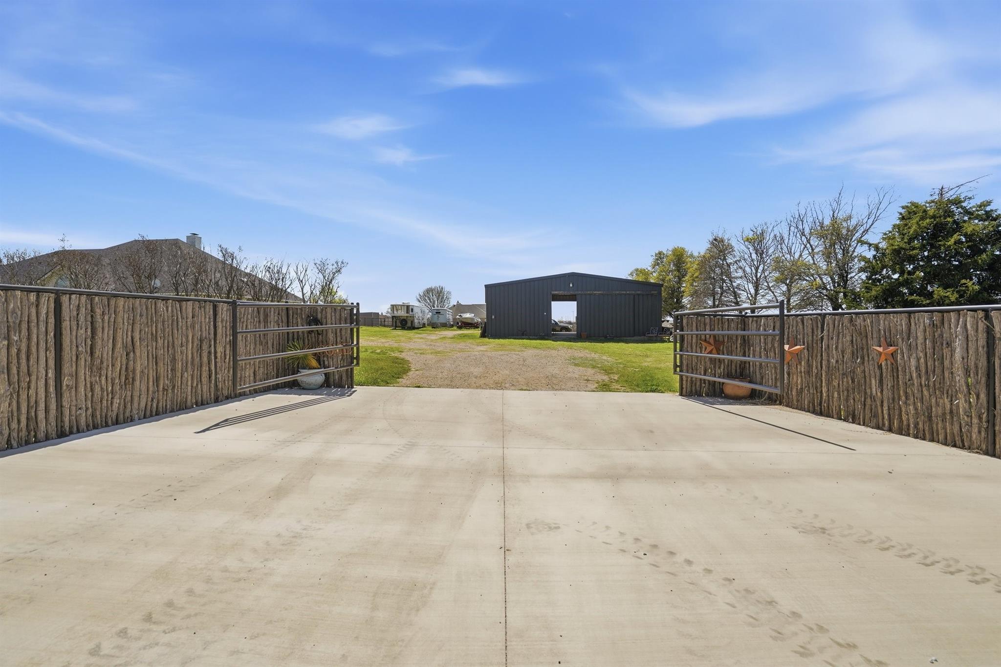 main property photo 23