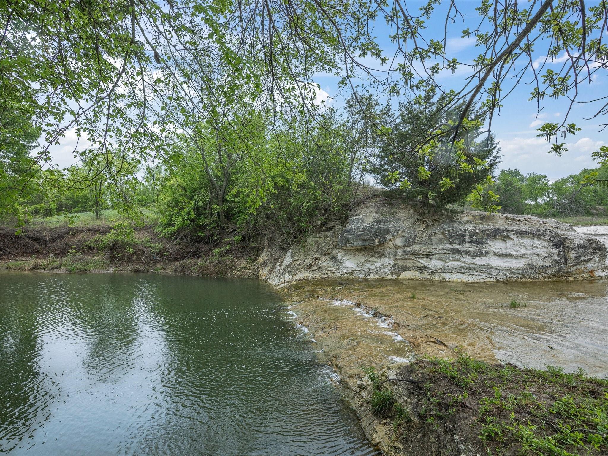 main property photo 11