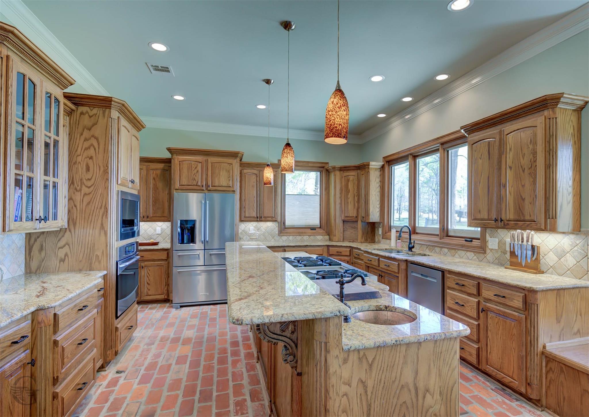 main property photo 16