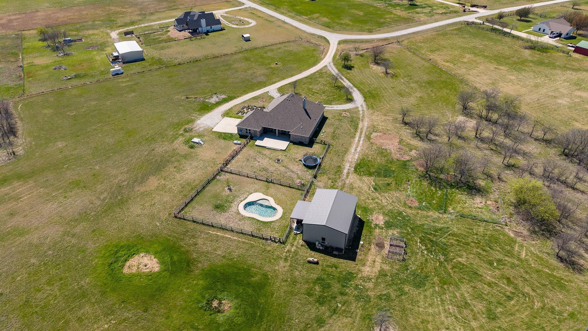 main property photo 5