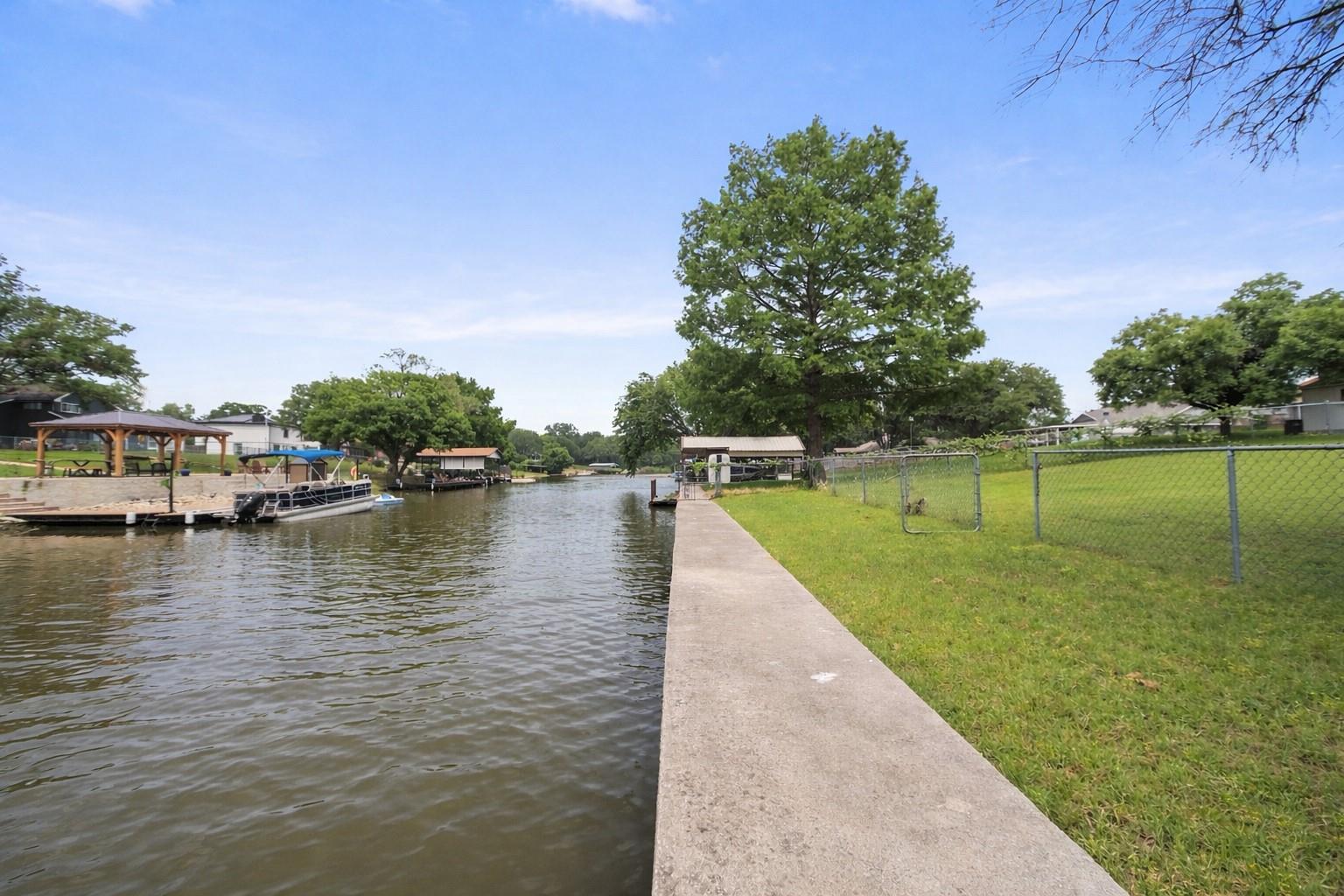 main property photo 4