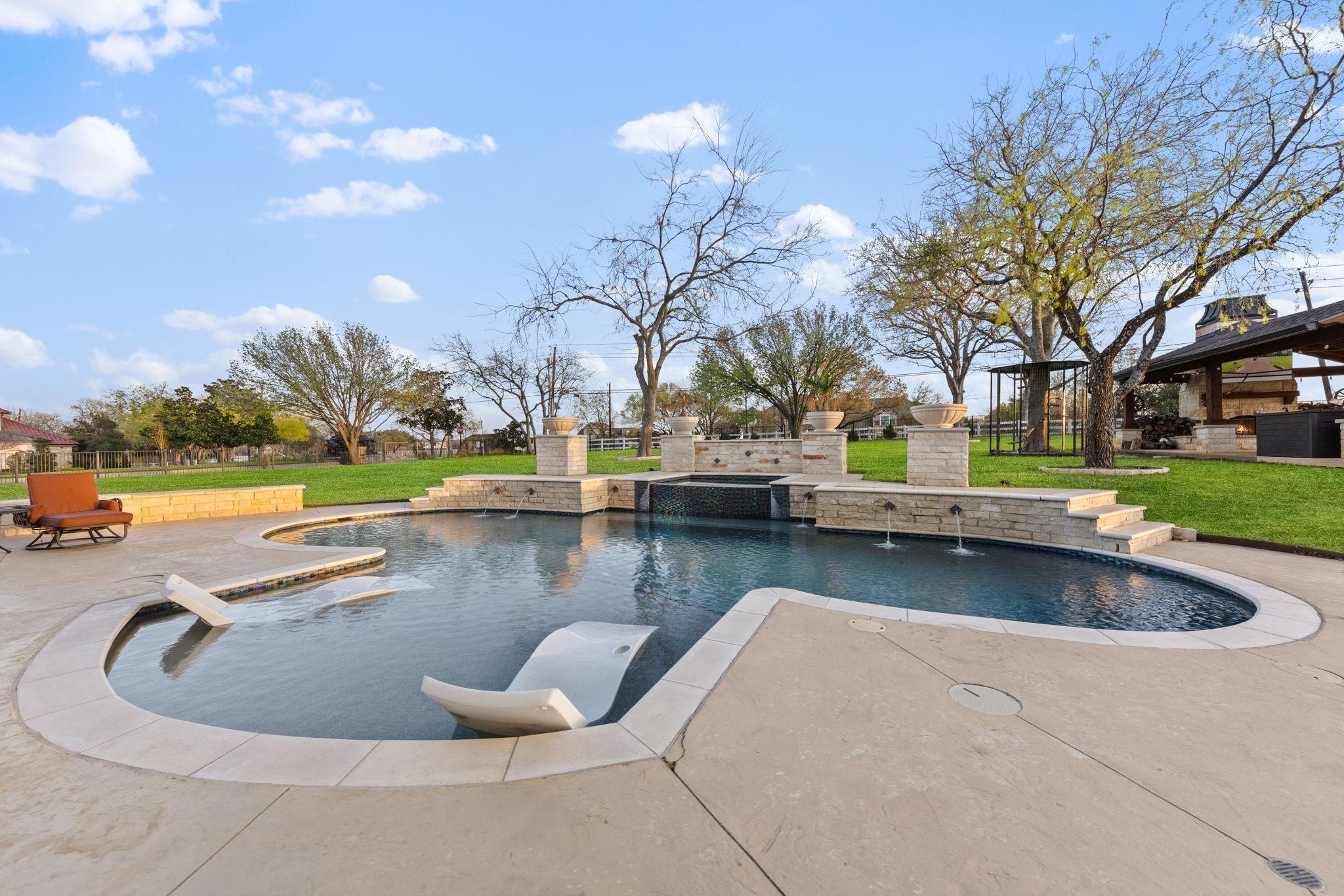 main property photo 33