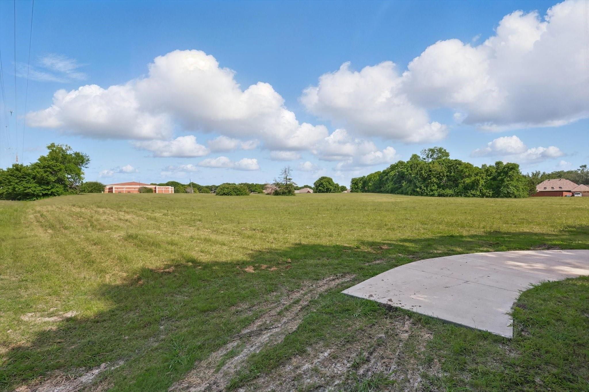 main property photo 9