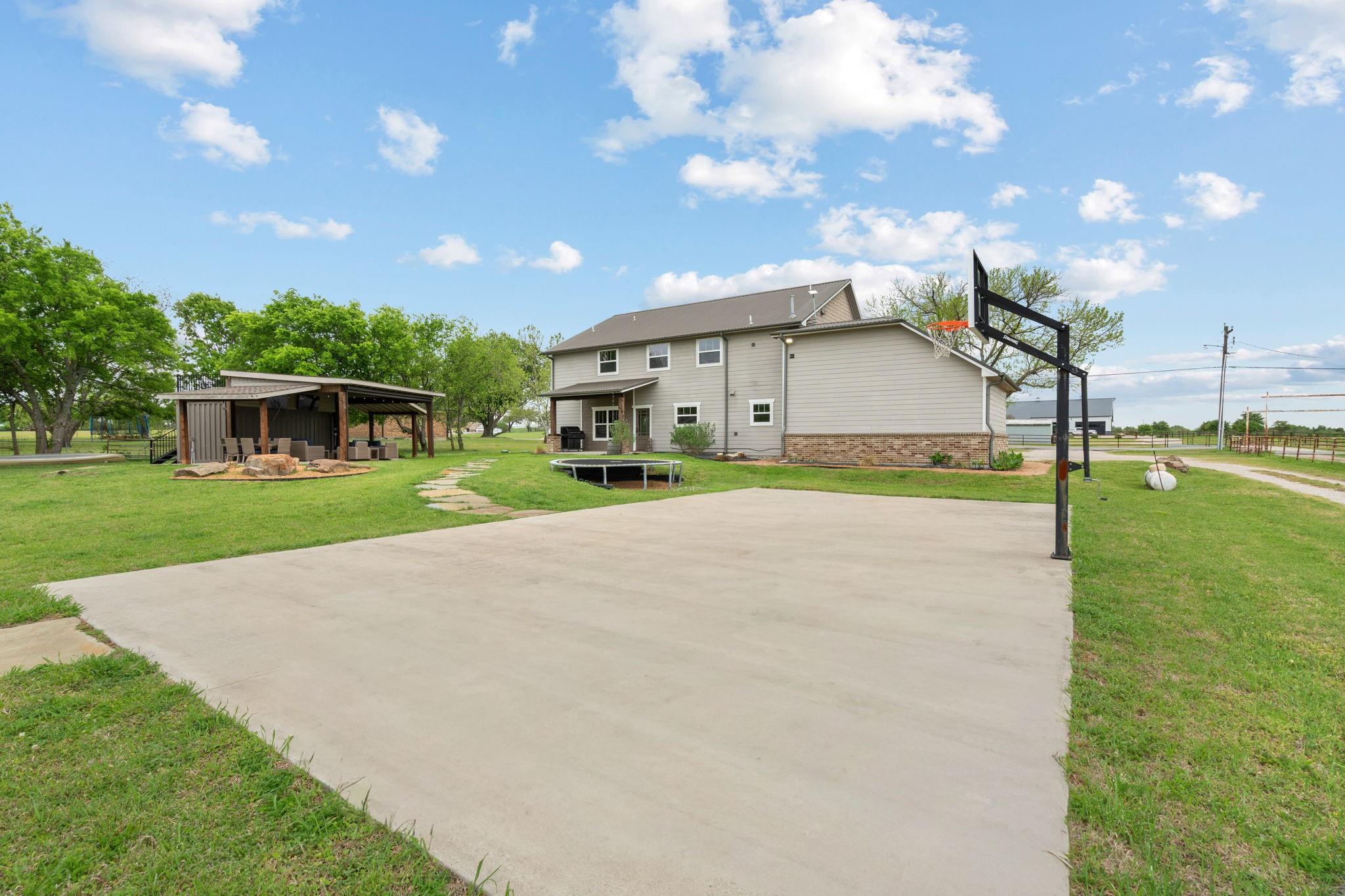 main property photo 34