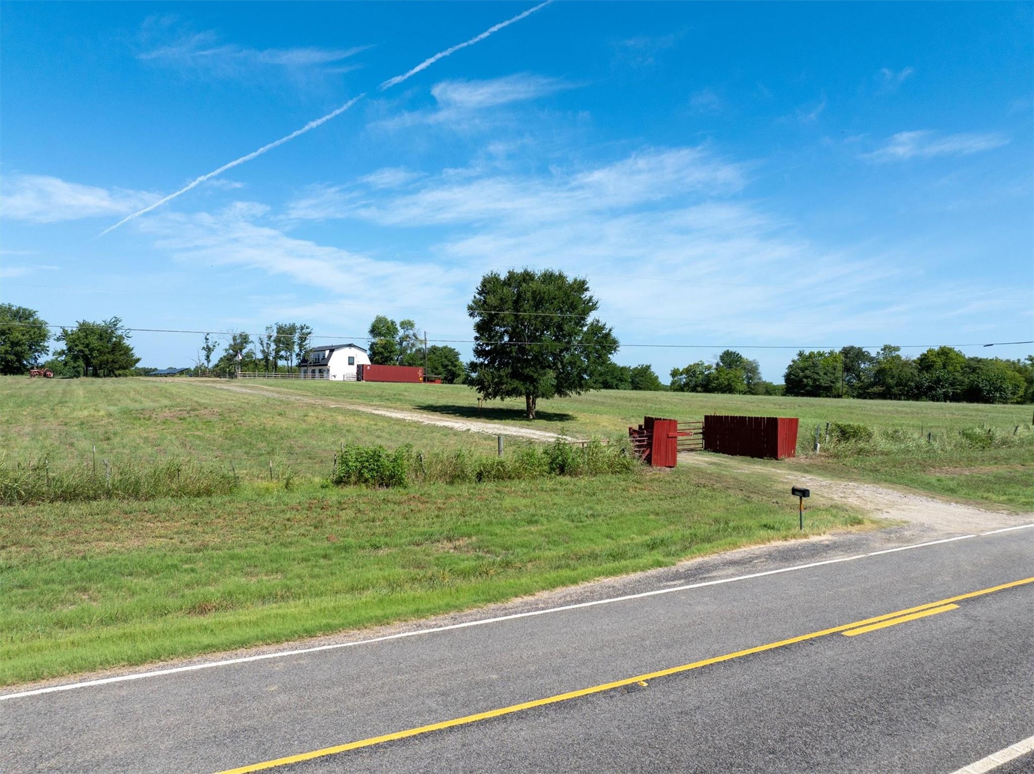 main property photo 30
