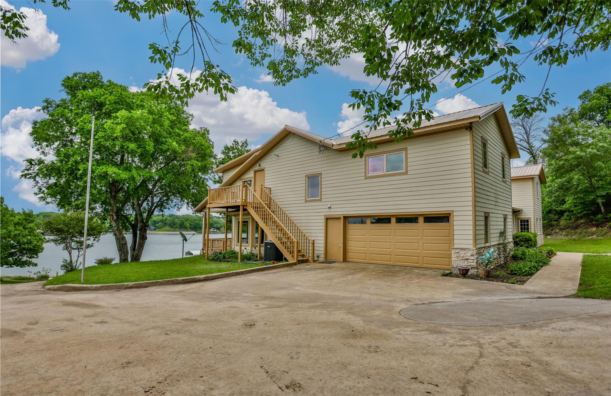 main property photo 10