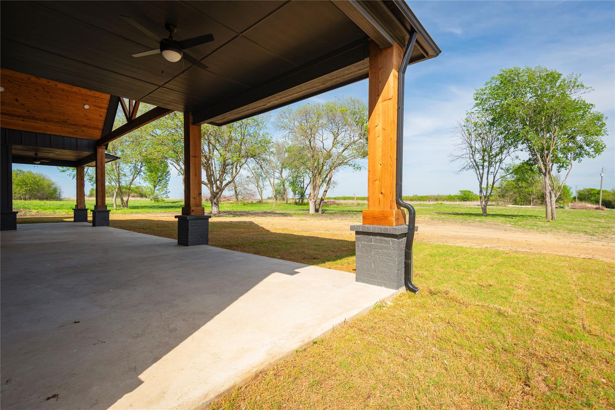 main property photo 8
