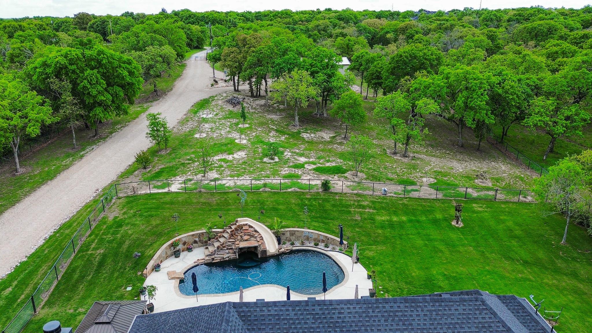 main property photo 32