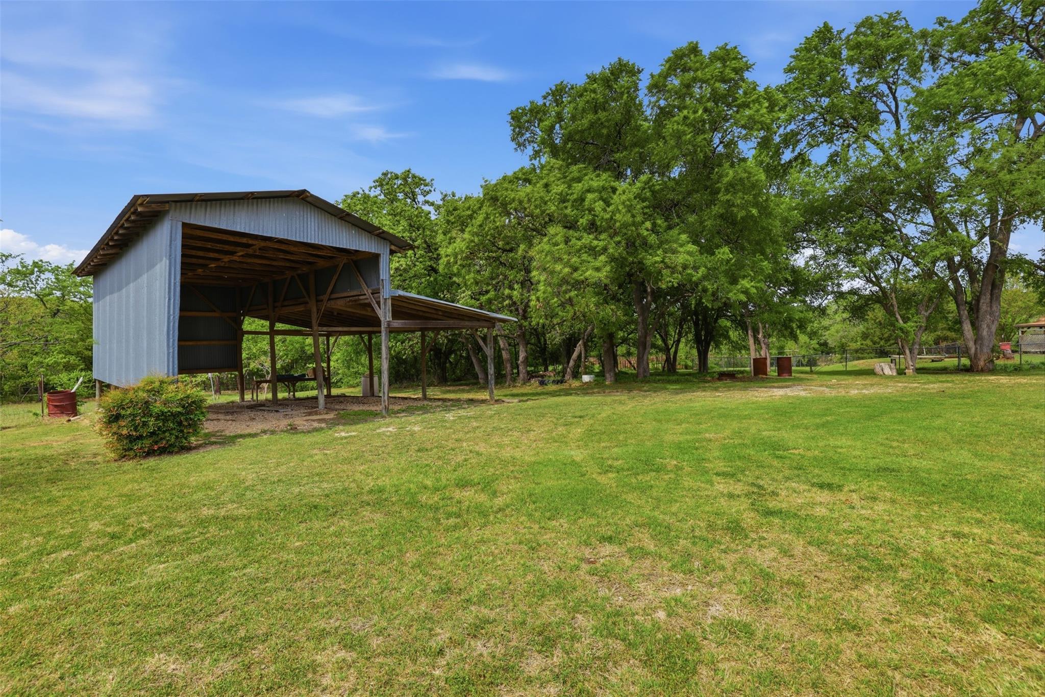 main property photo 29