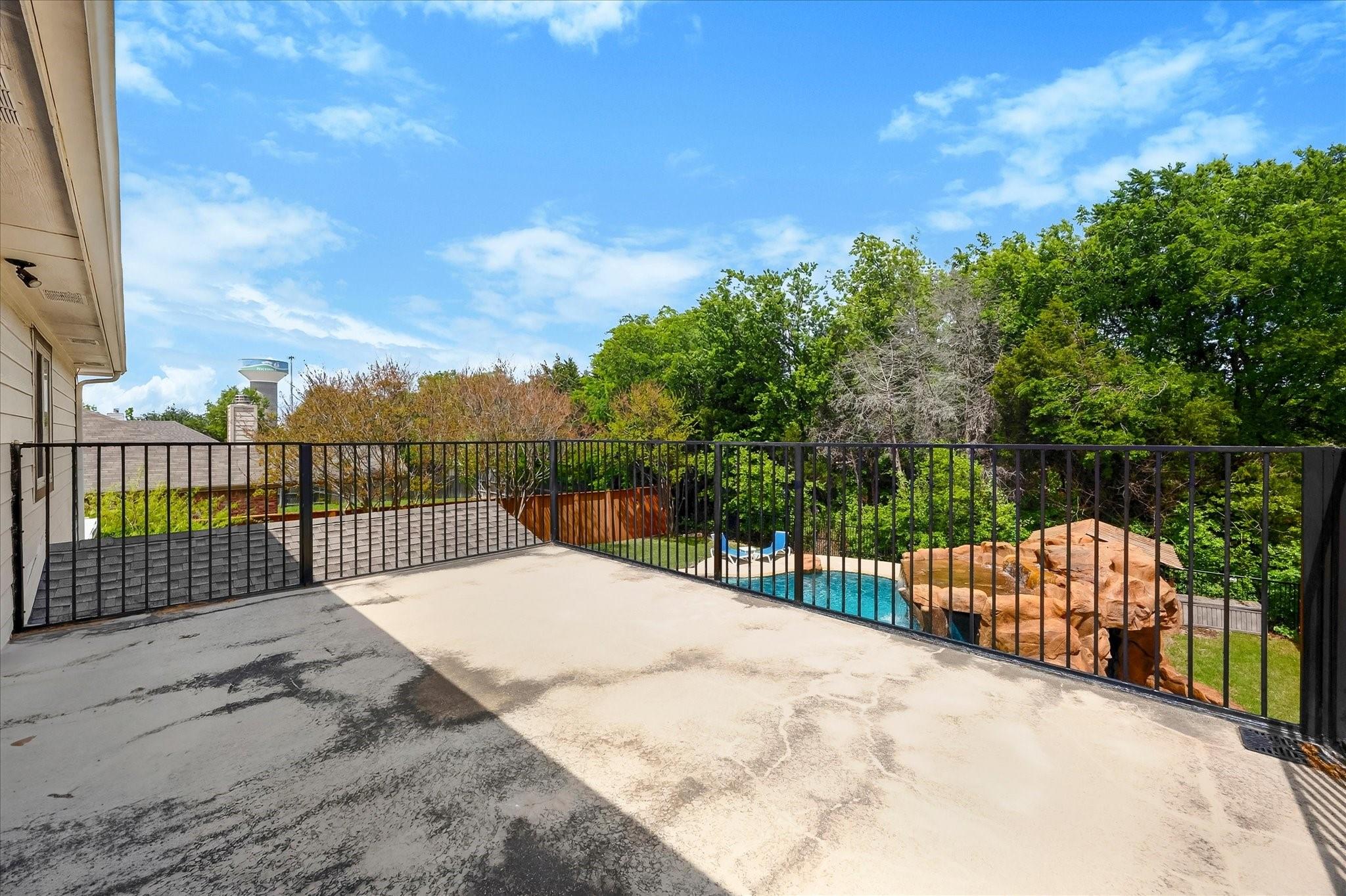 main property photo 25