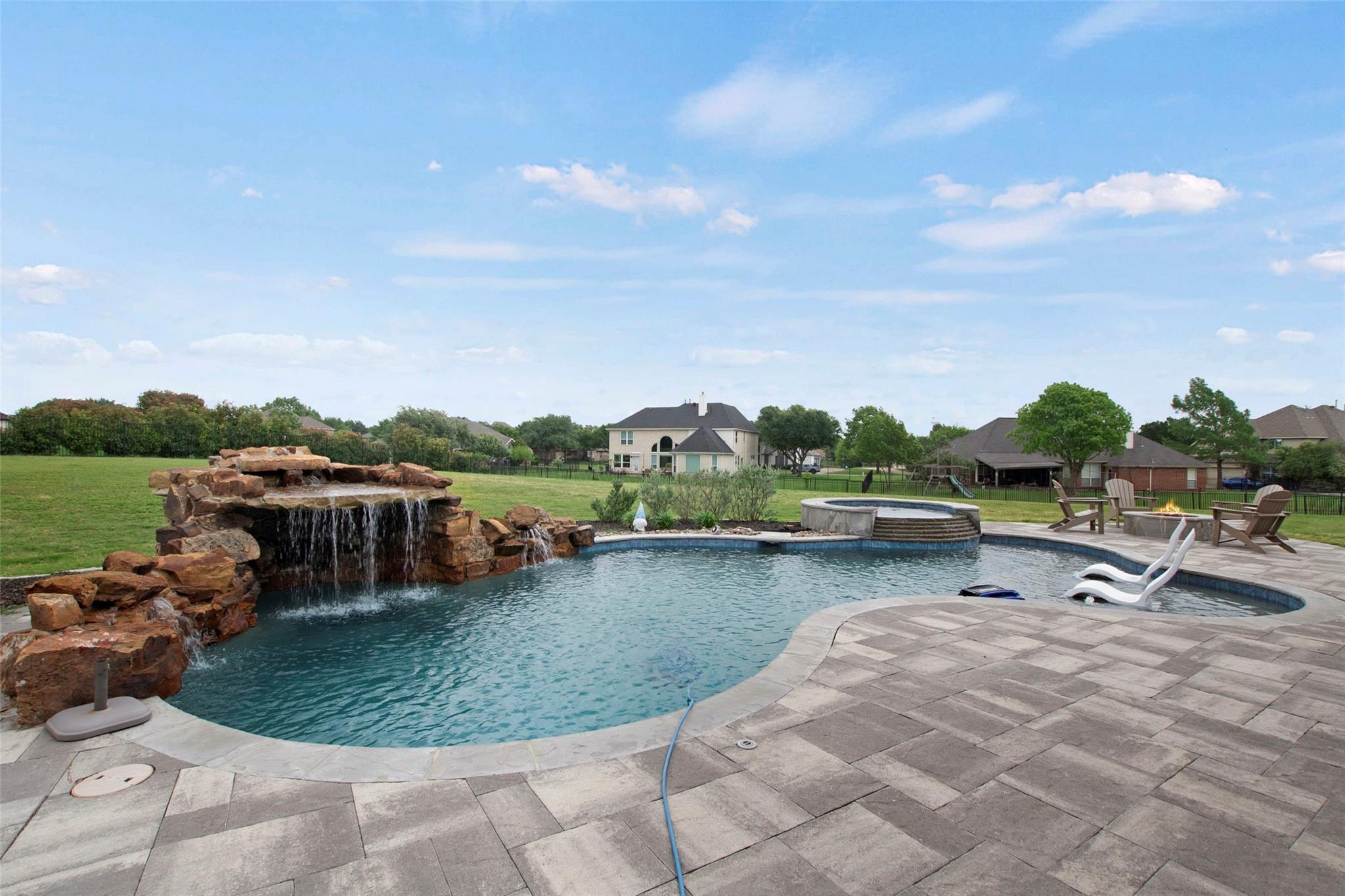 main property photo 32