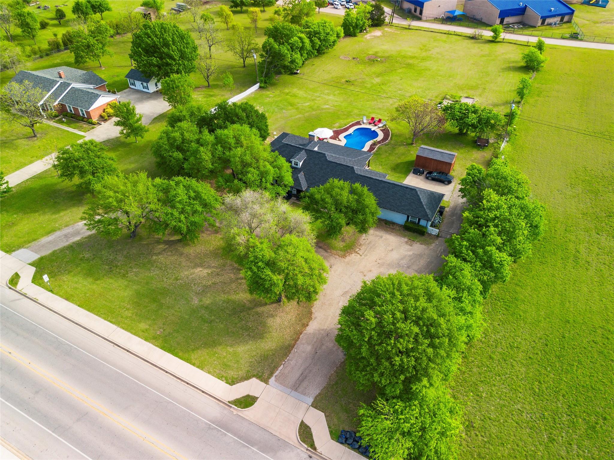 main property photo 35