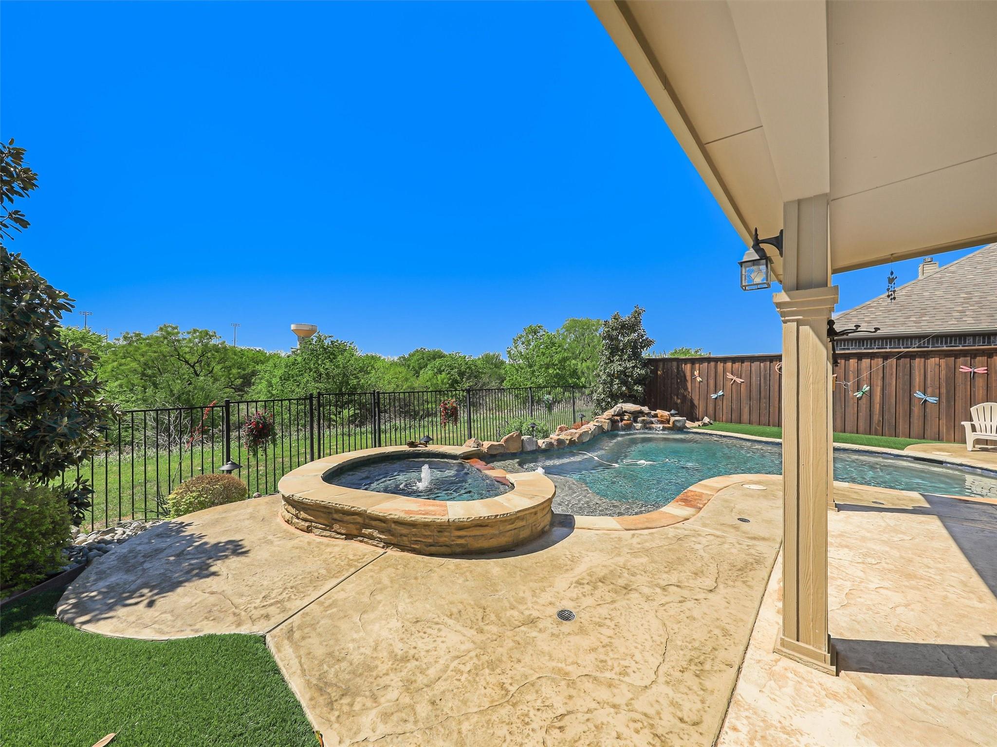 main property photo 28