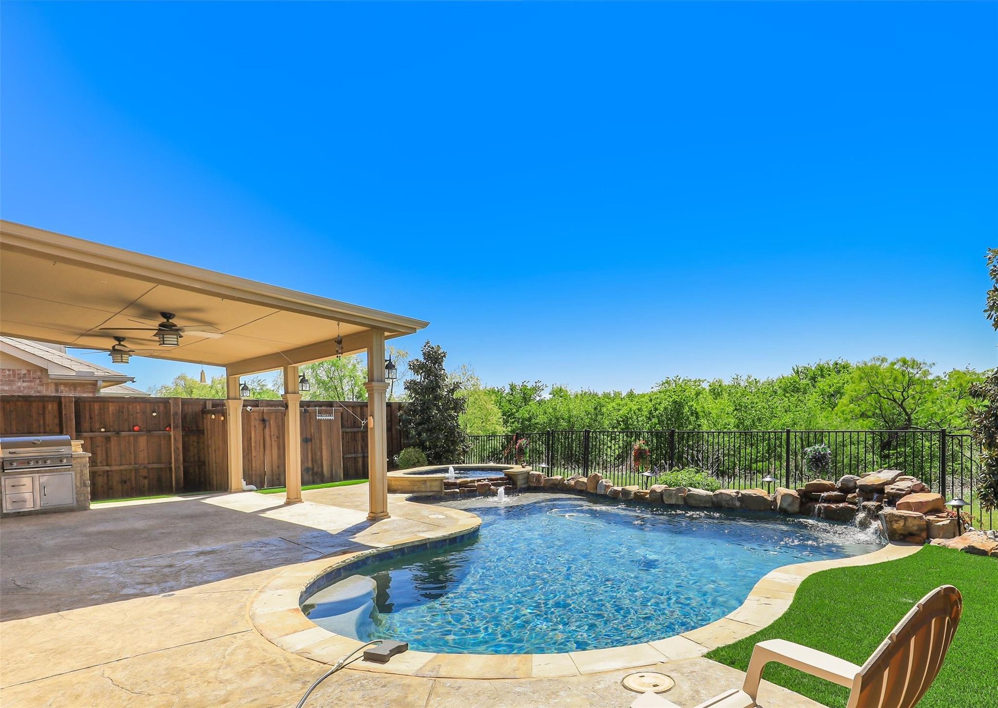 main property photo 29