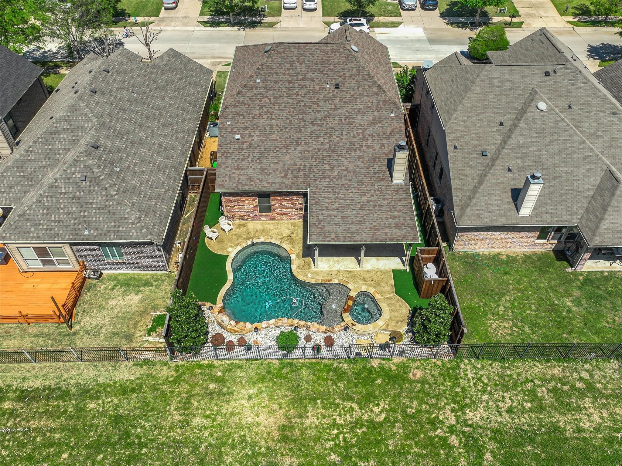 main property photo 35