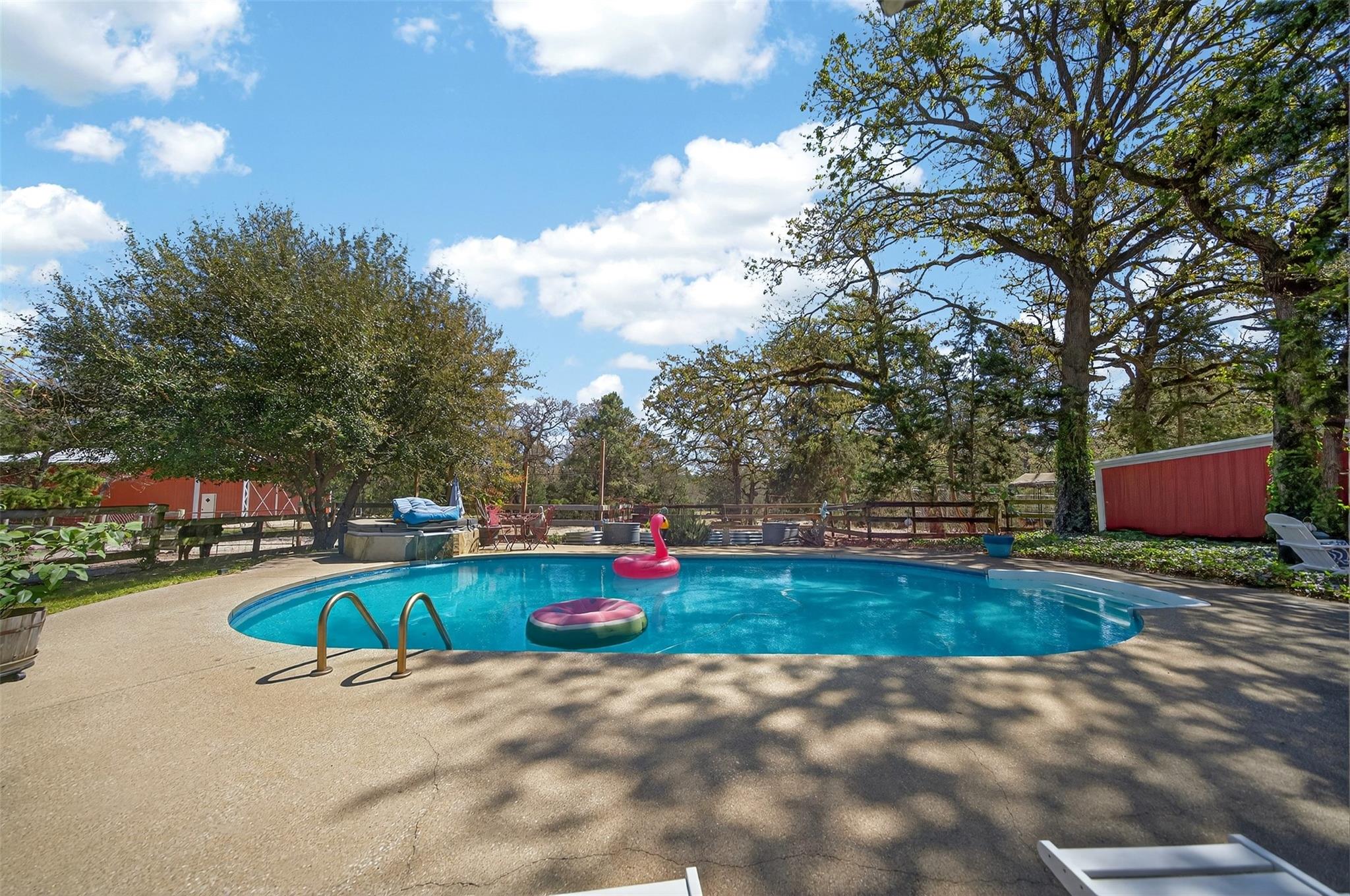 main property photo 18