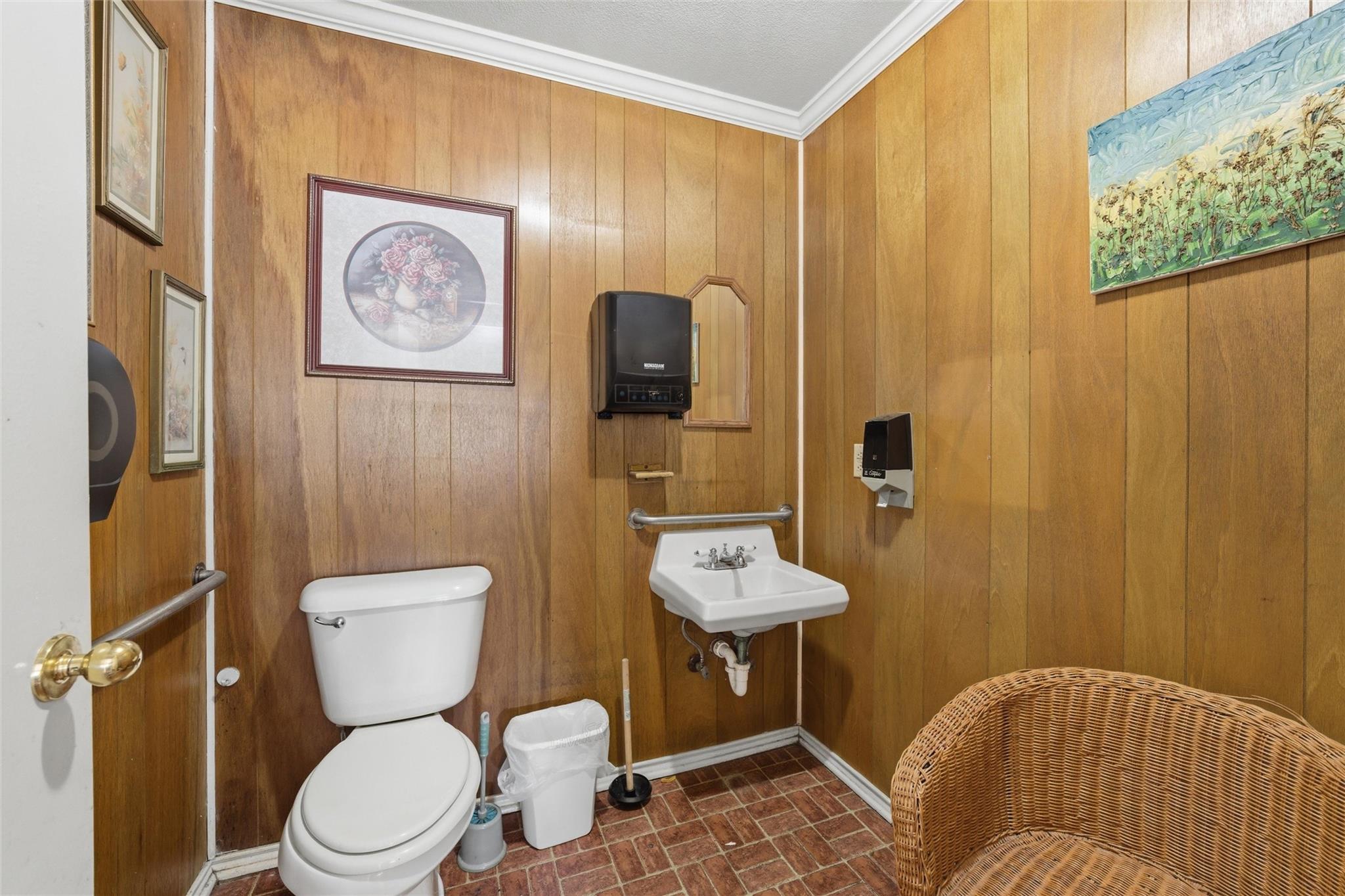 main property photo 9