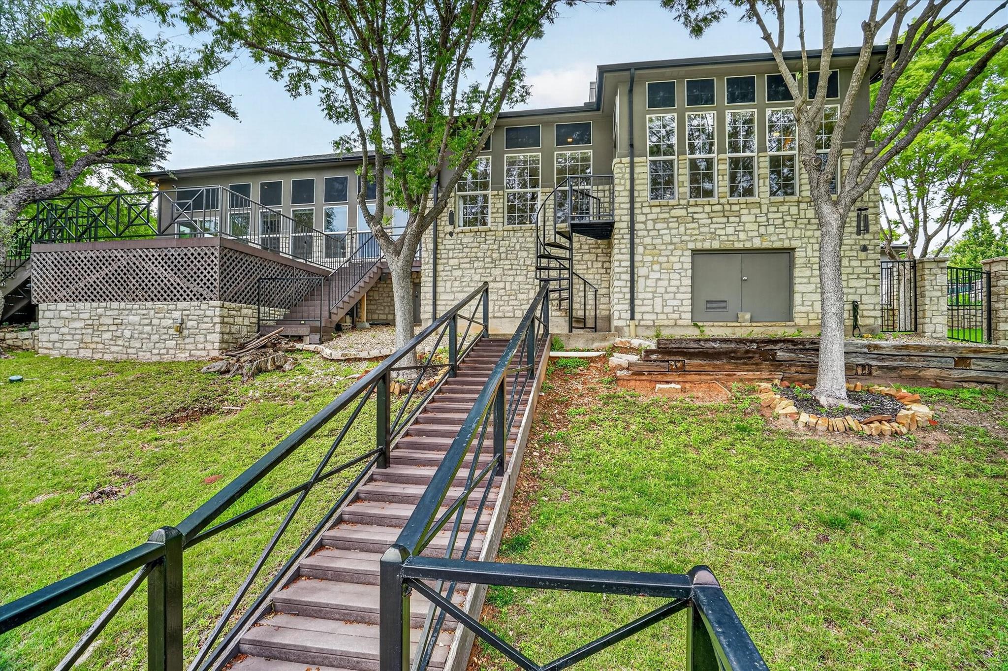 main property photo 35
