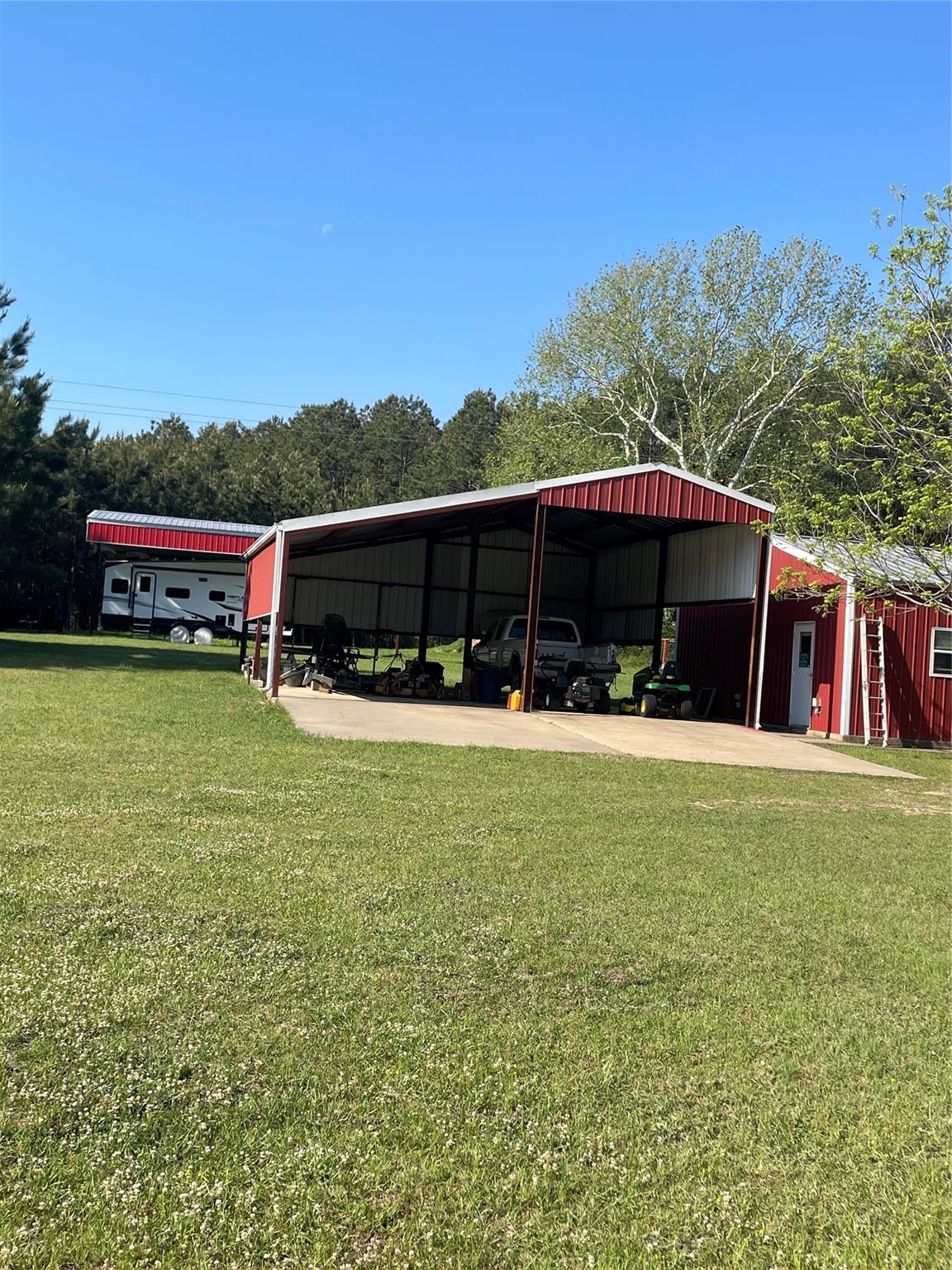 main property photo 27