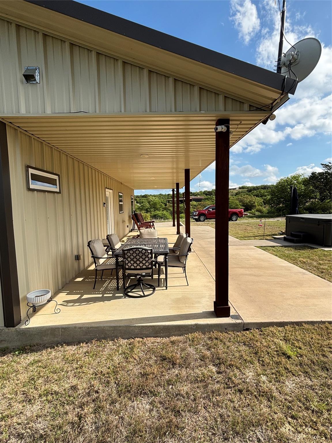 main property photo 28