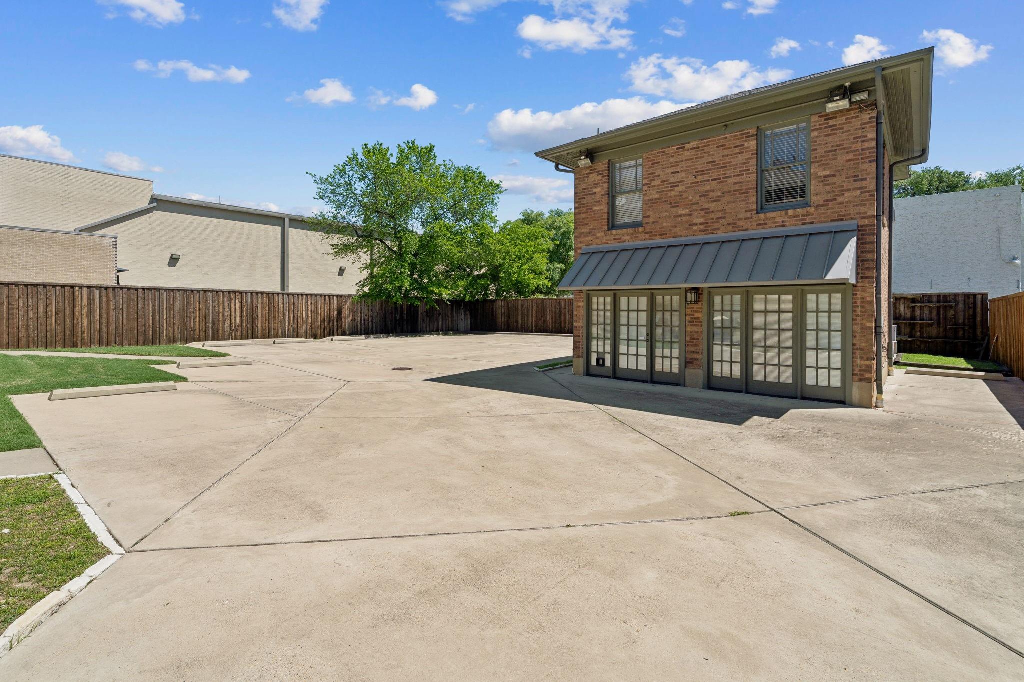 main property photo 34