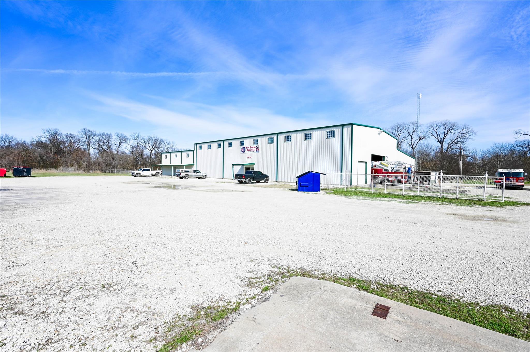 main property photo 16