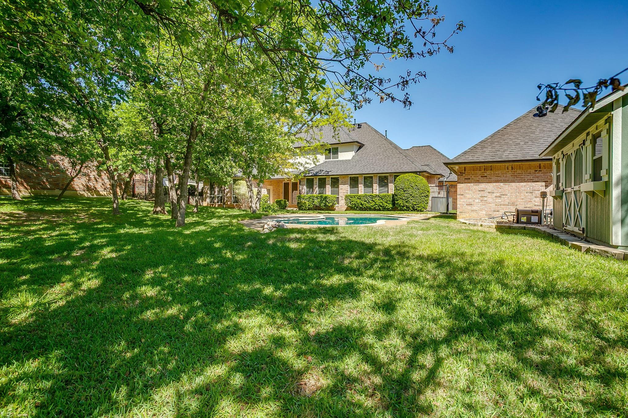 main property photo 32