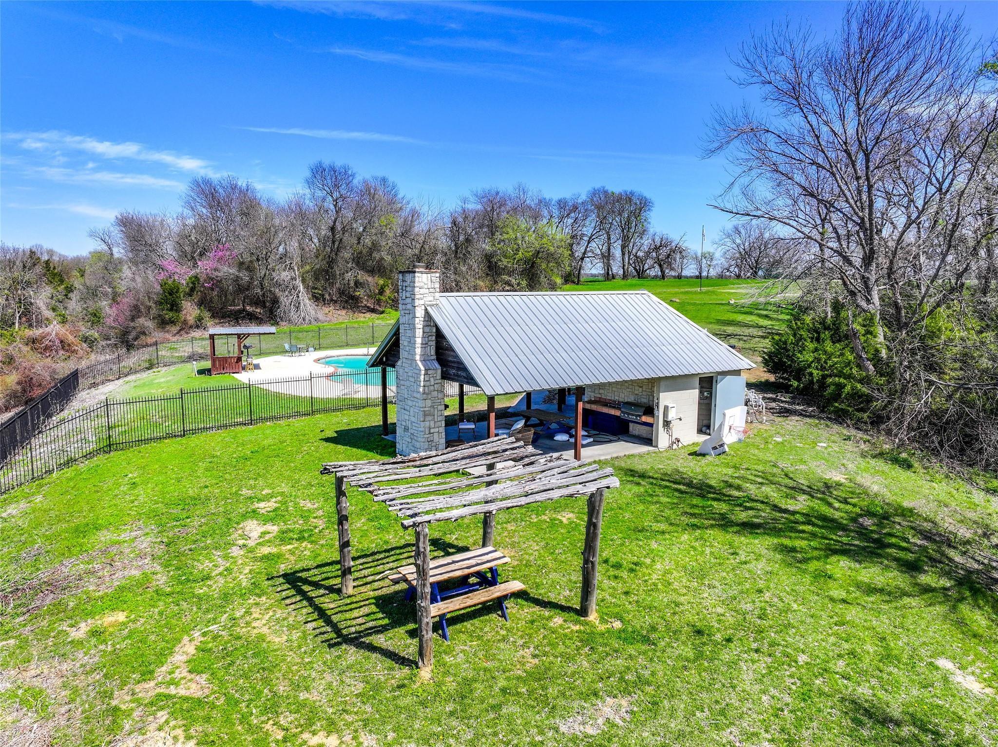 main property photo 15