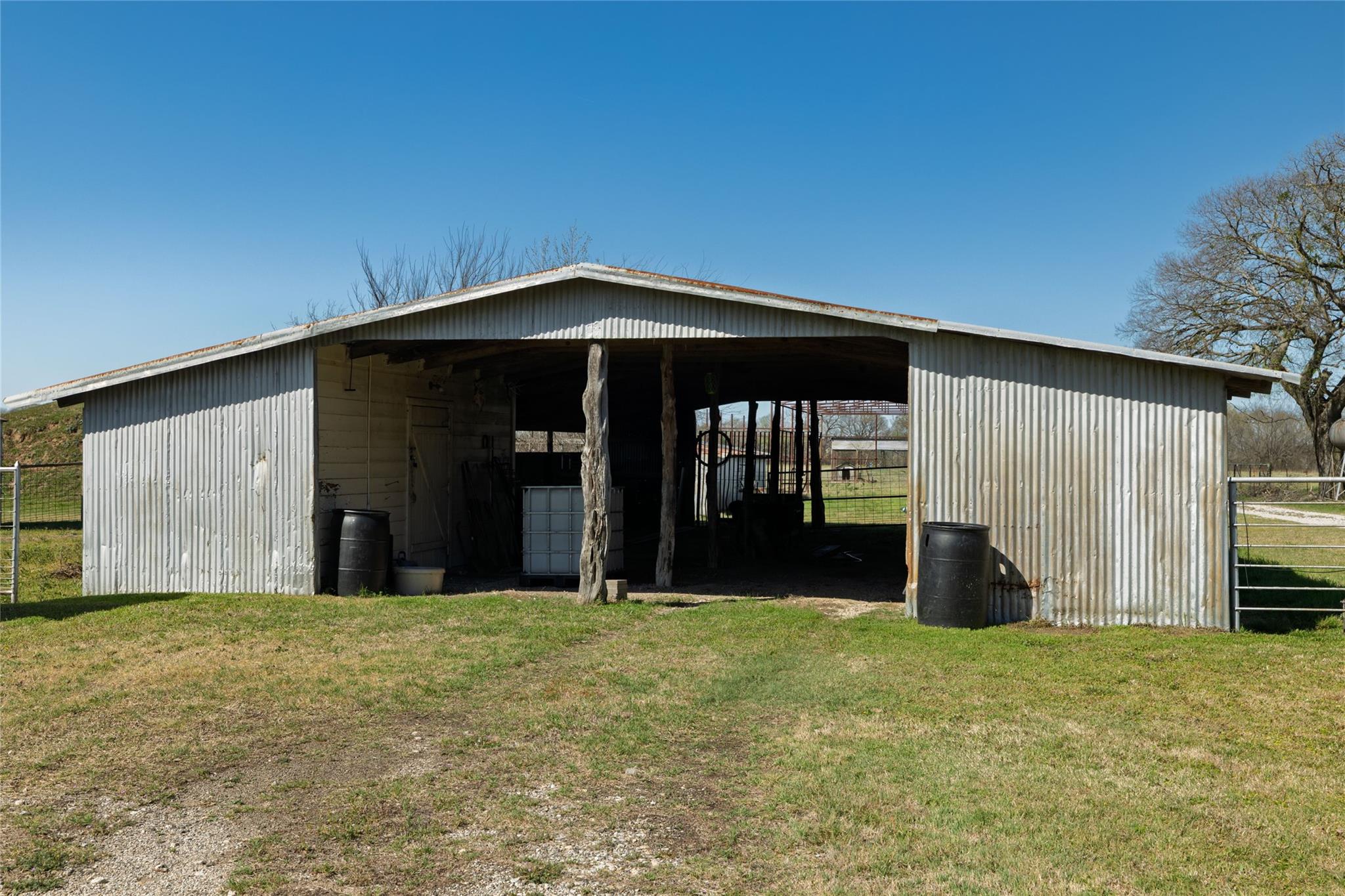 main property photo 35