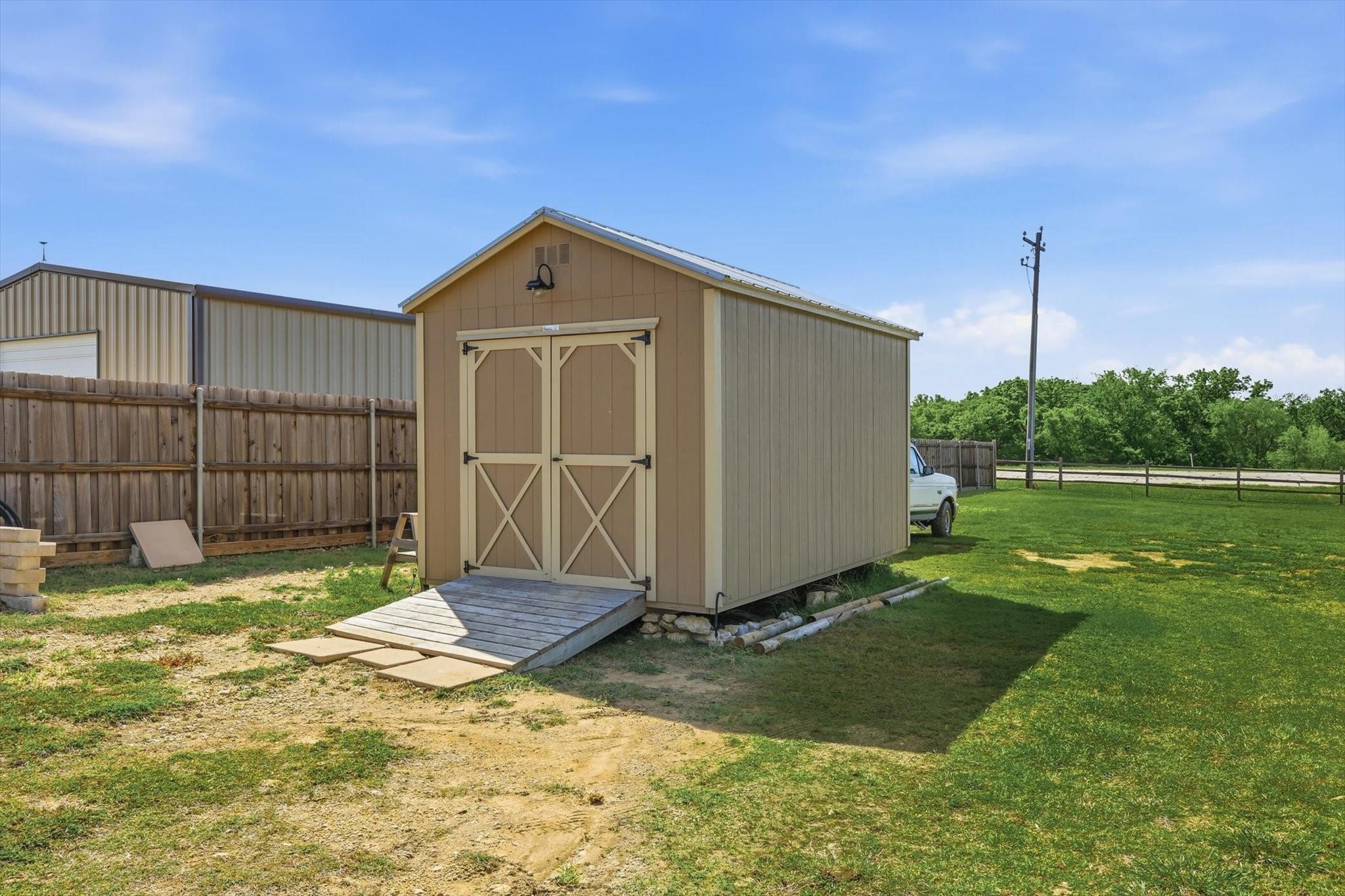 main property photo 31