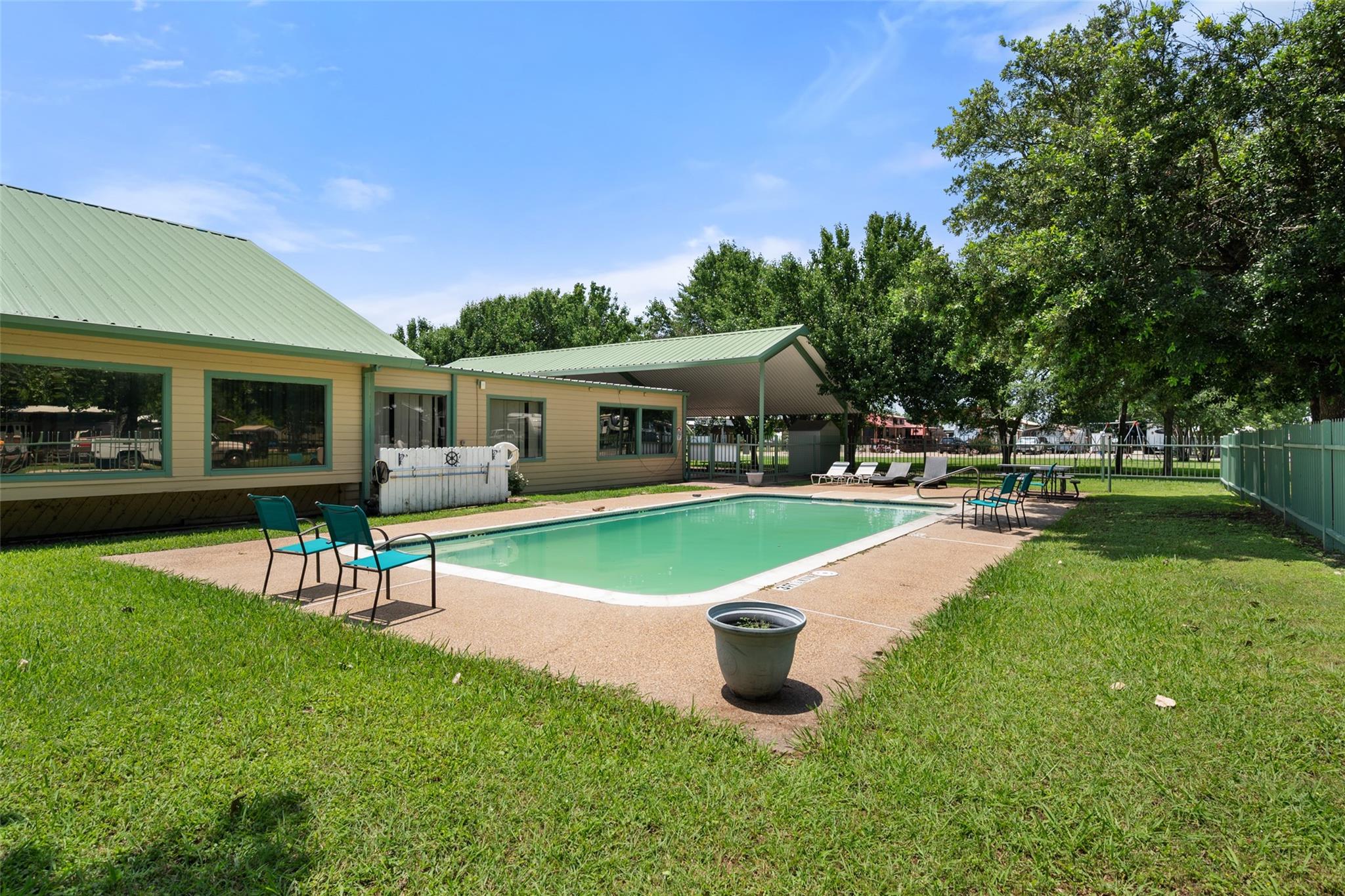 main property photo 15