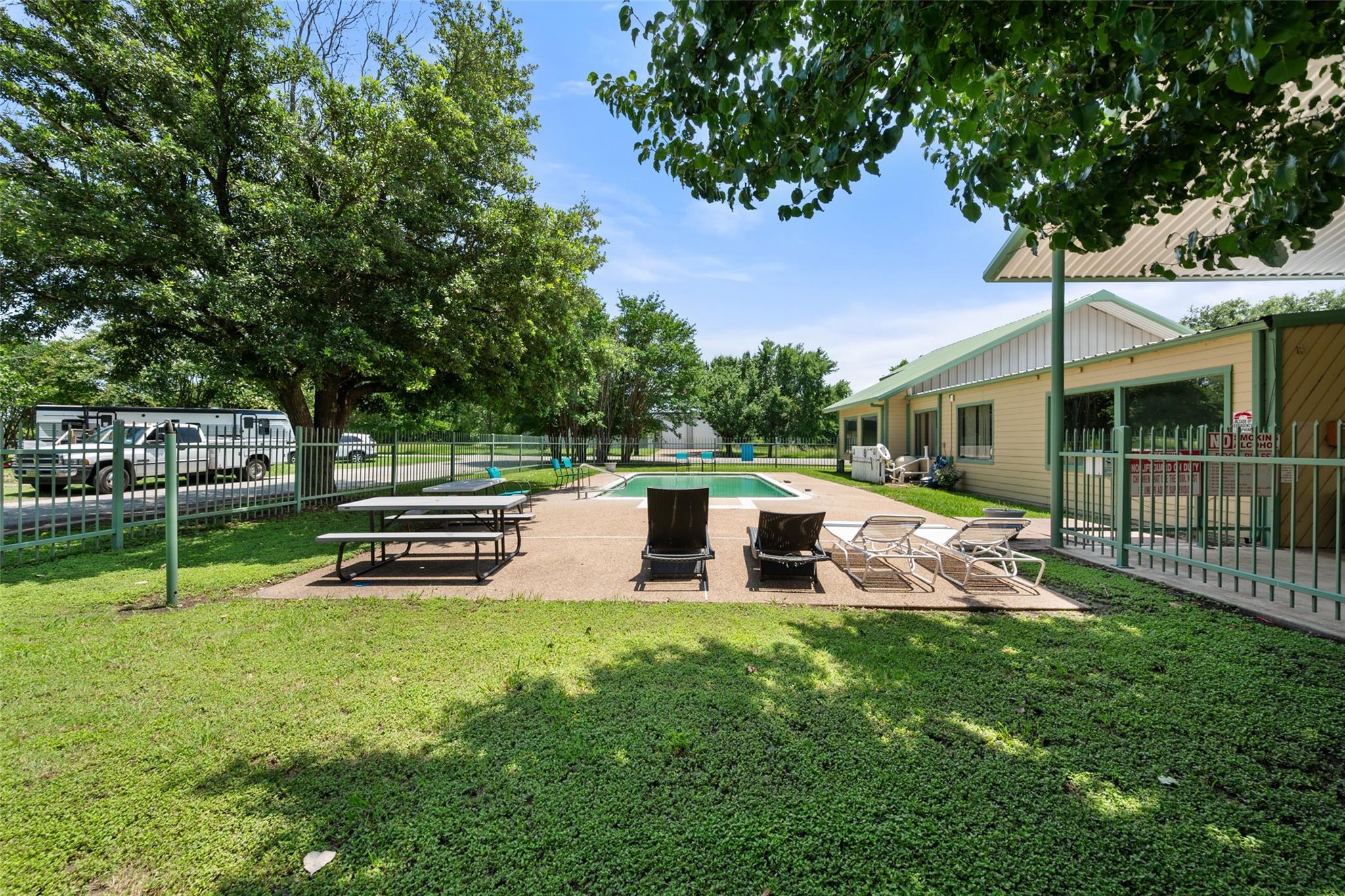 main property photo 16