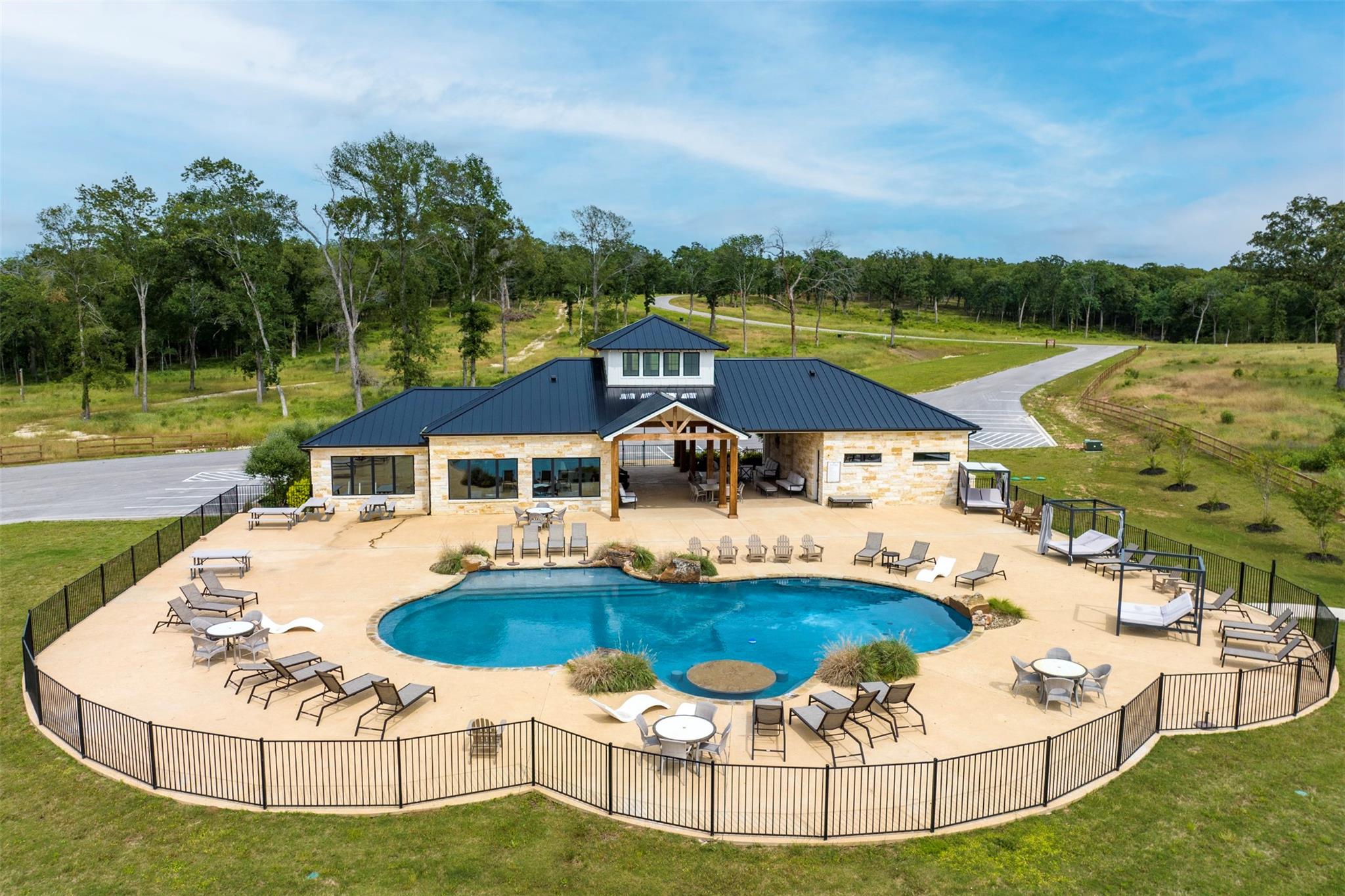 main property photo 11