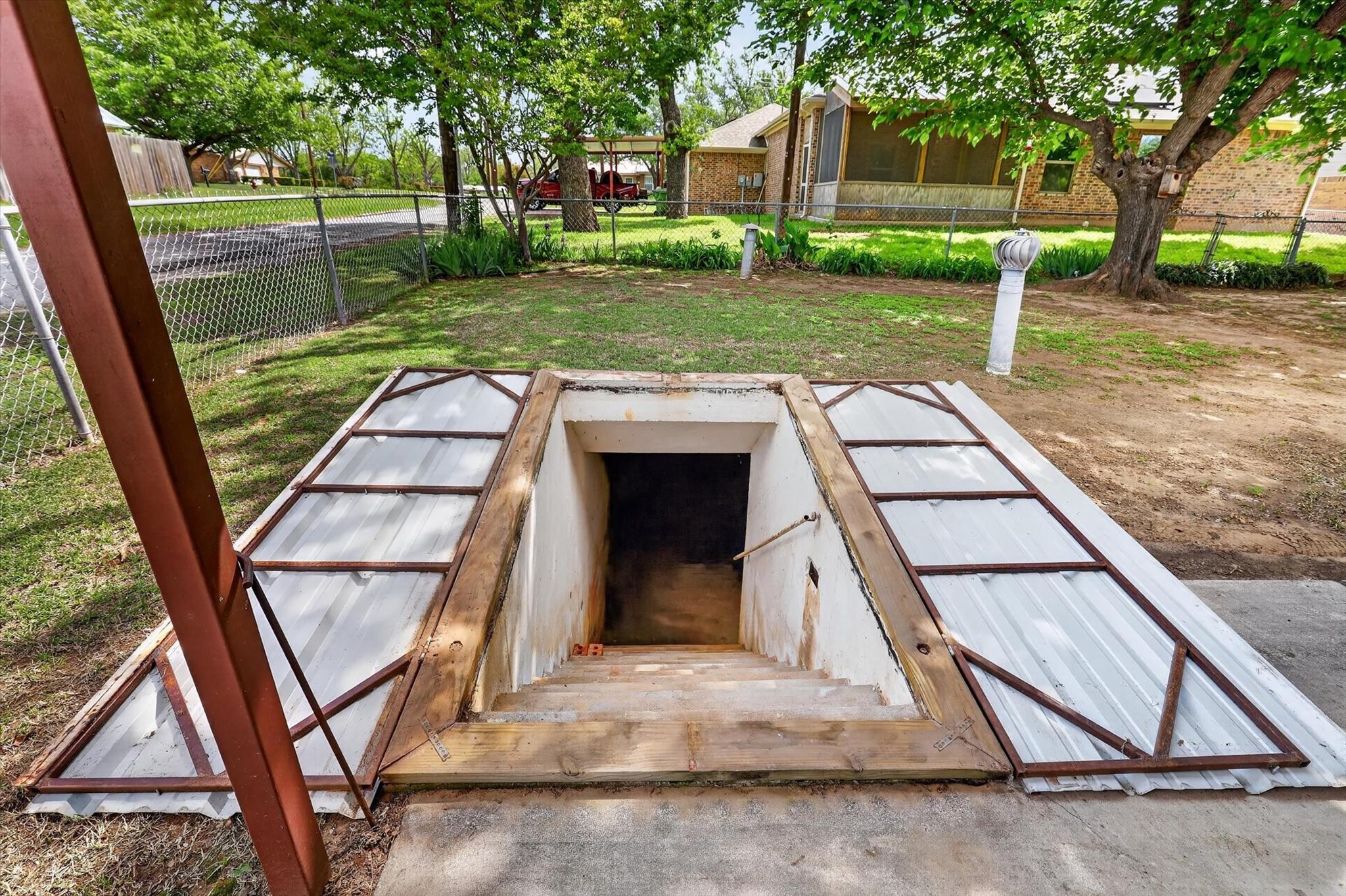 main property photo 23