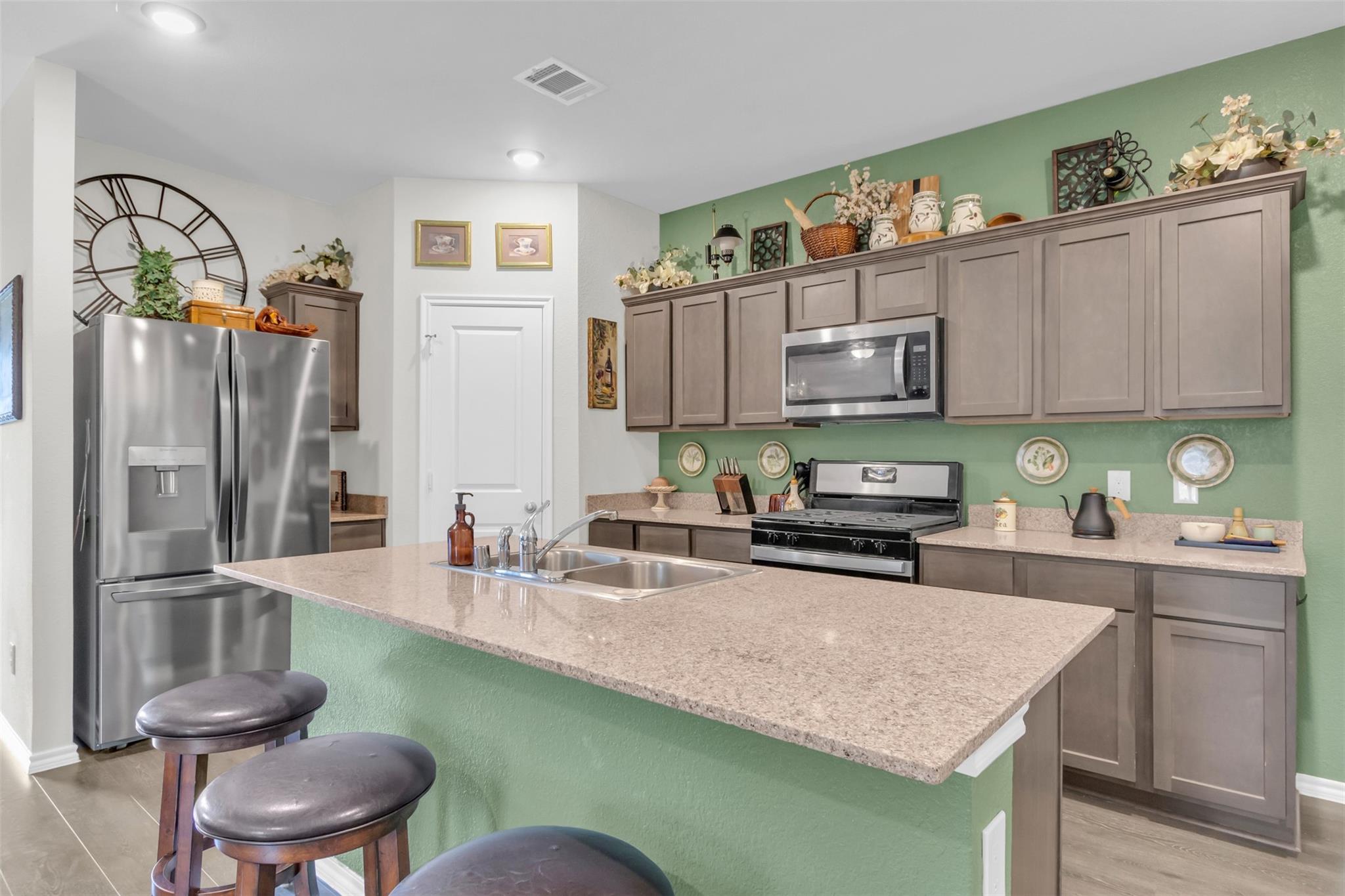 main property photo 5