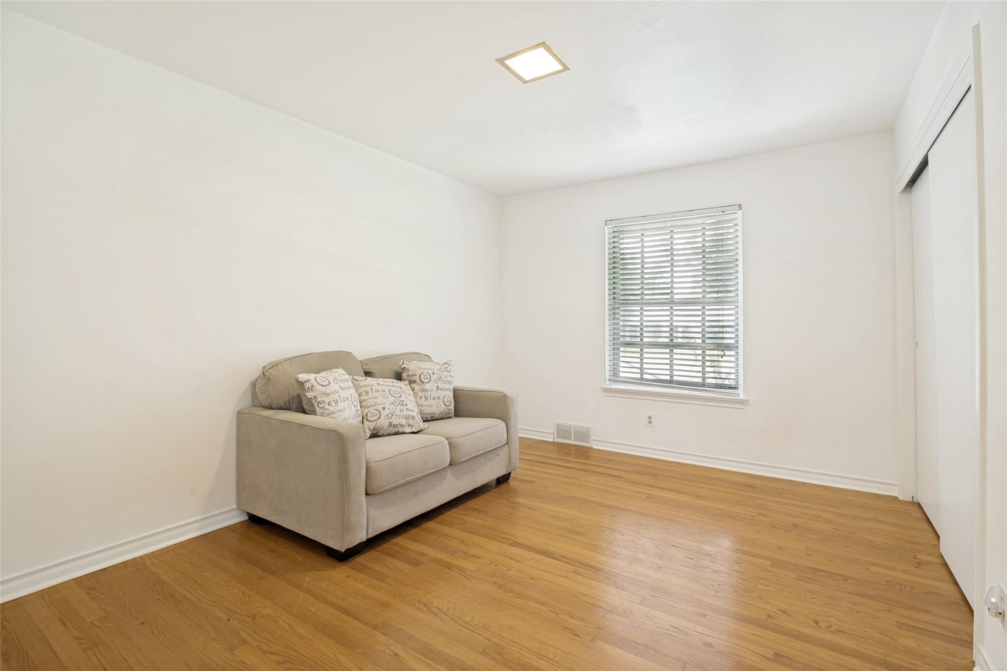 property viewer photo 6