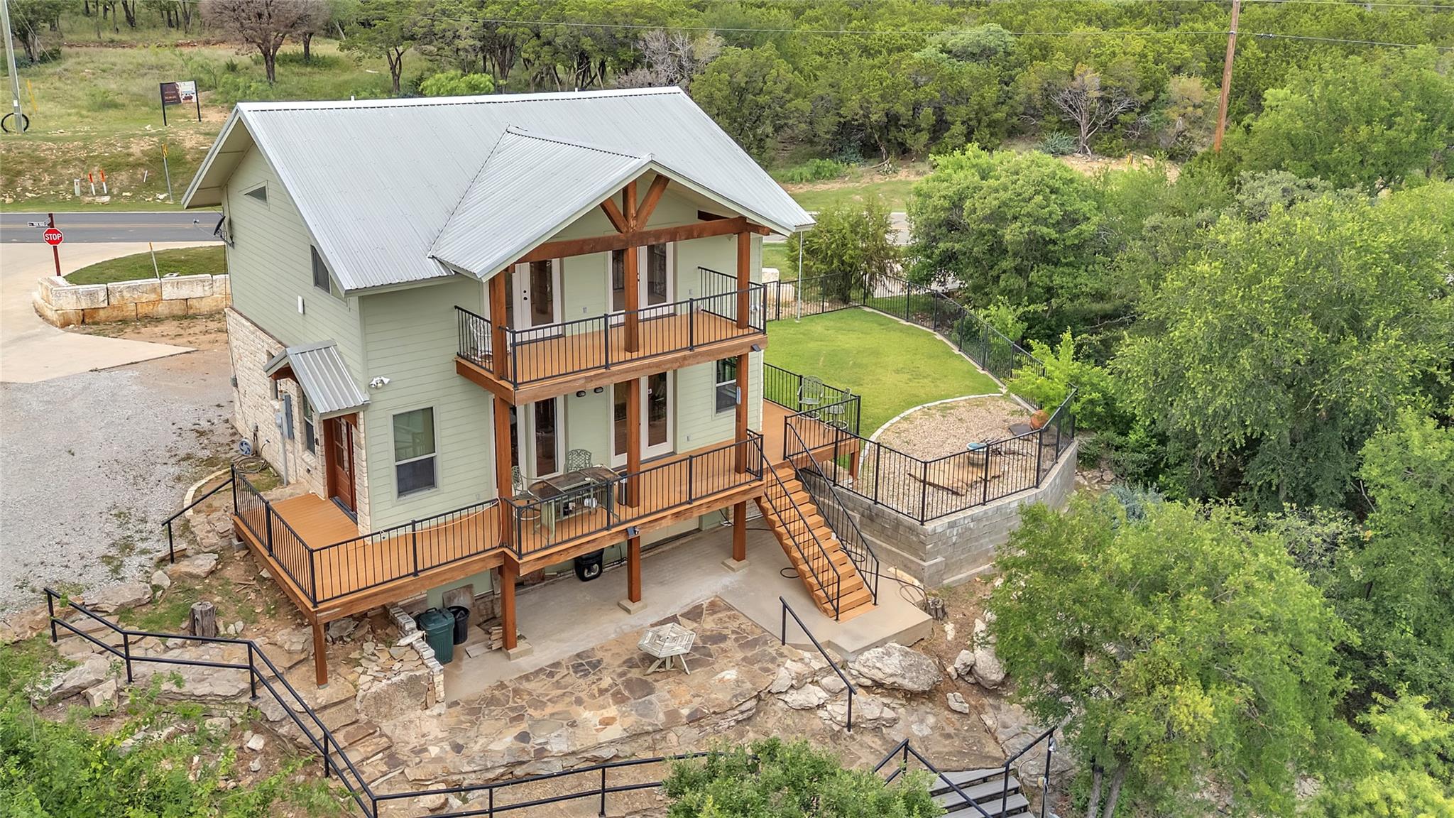 main property photo 30