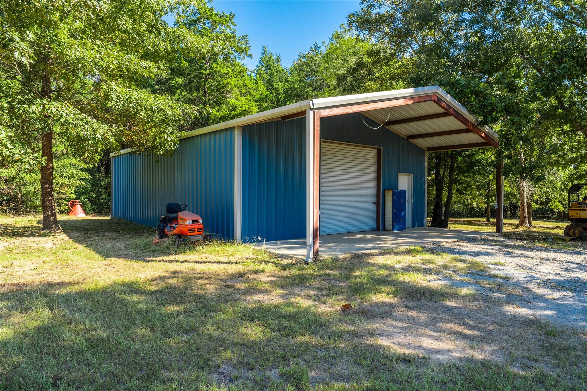 main property photo 19