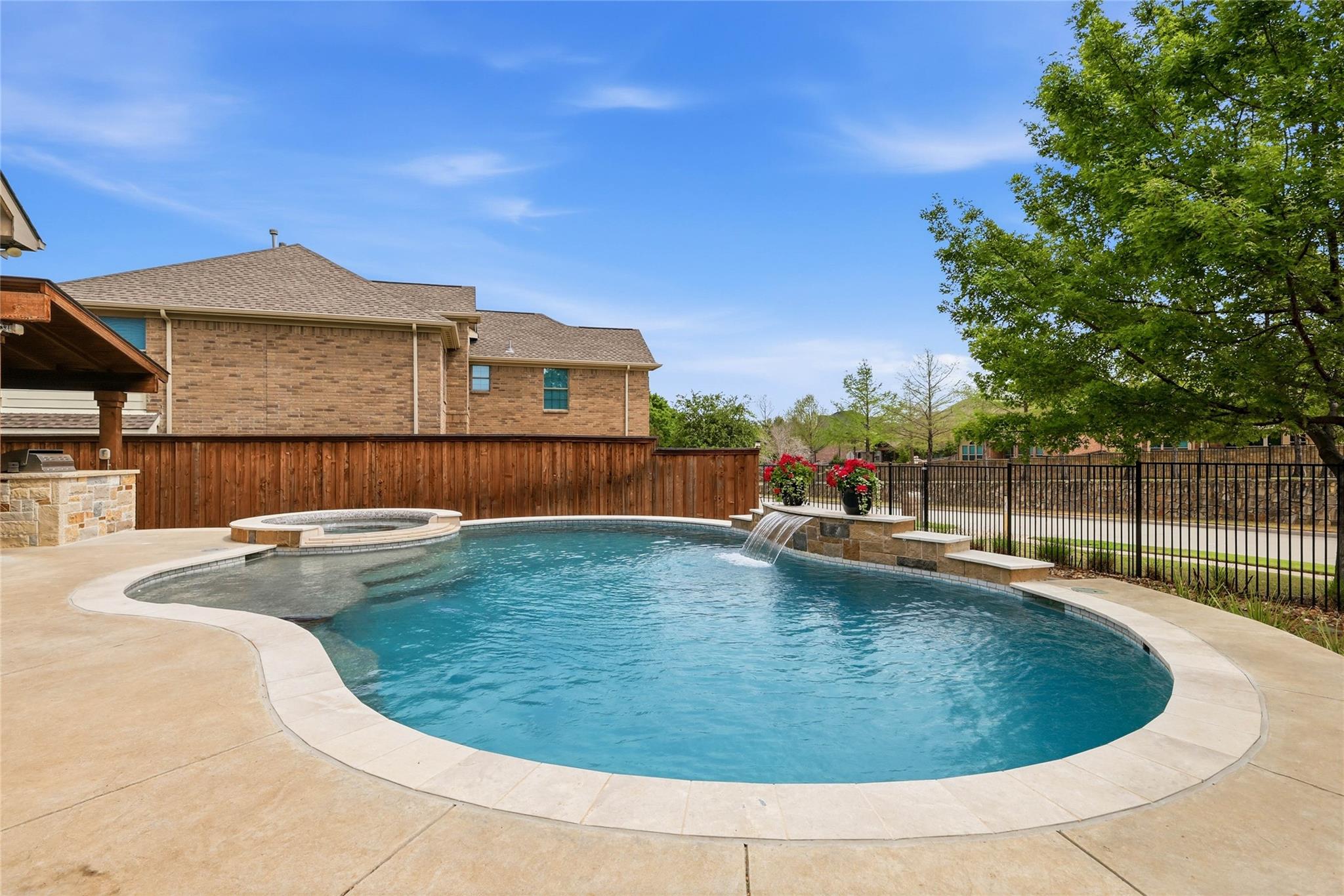 main property photo 33