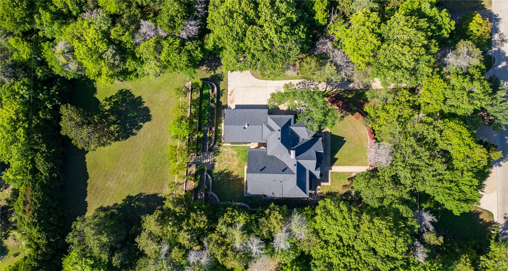 main property photo 32