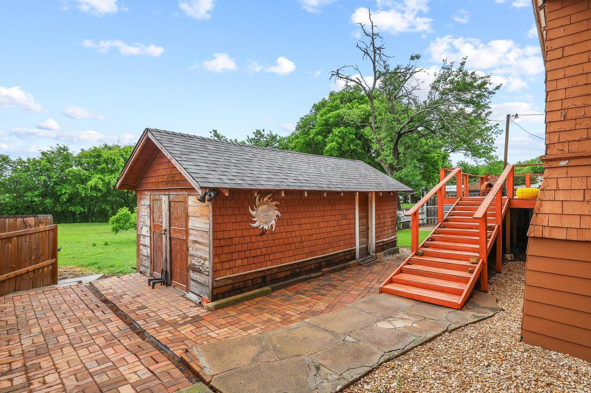 main property photo 30