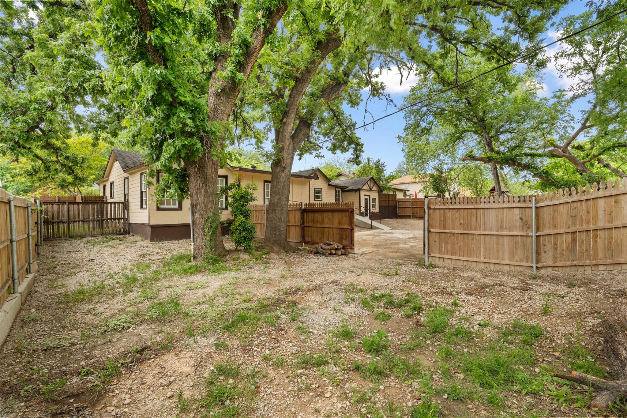 main property photo 25