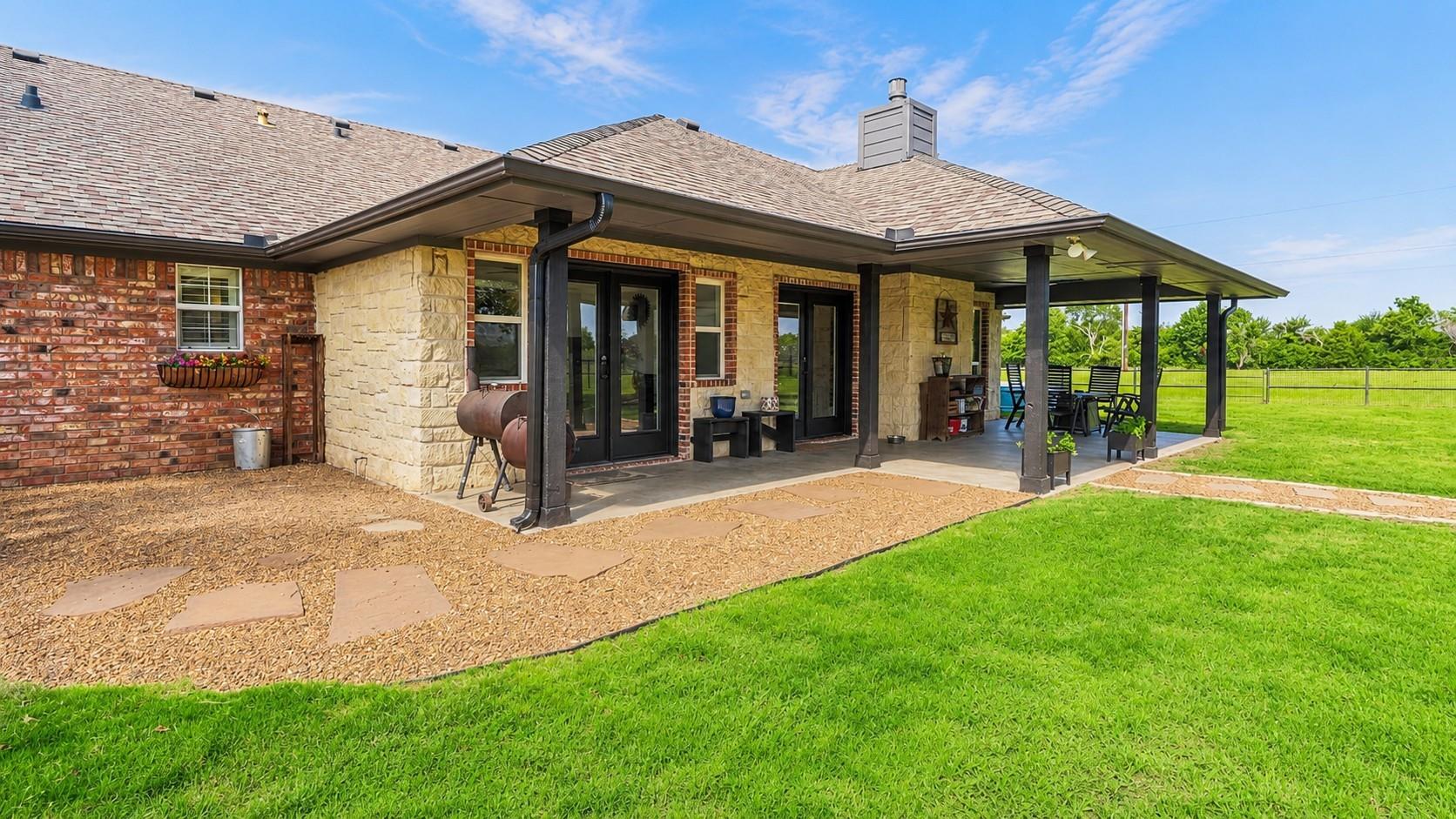 main property photo 17