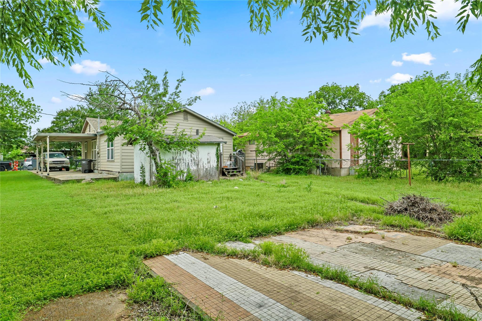 main property photo 19