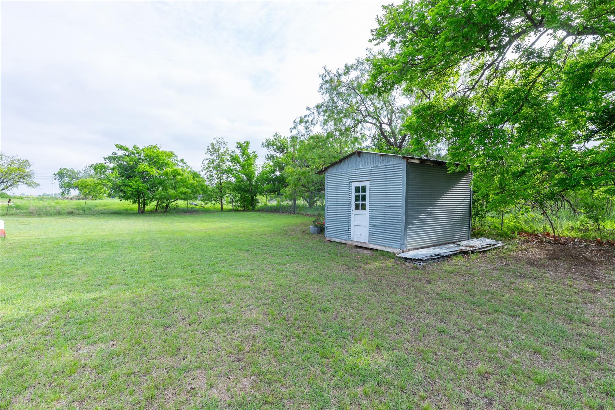main property photo 11