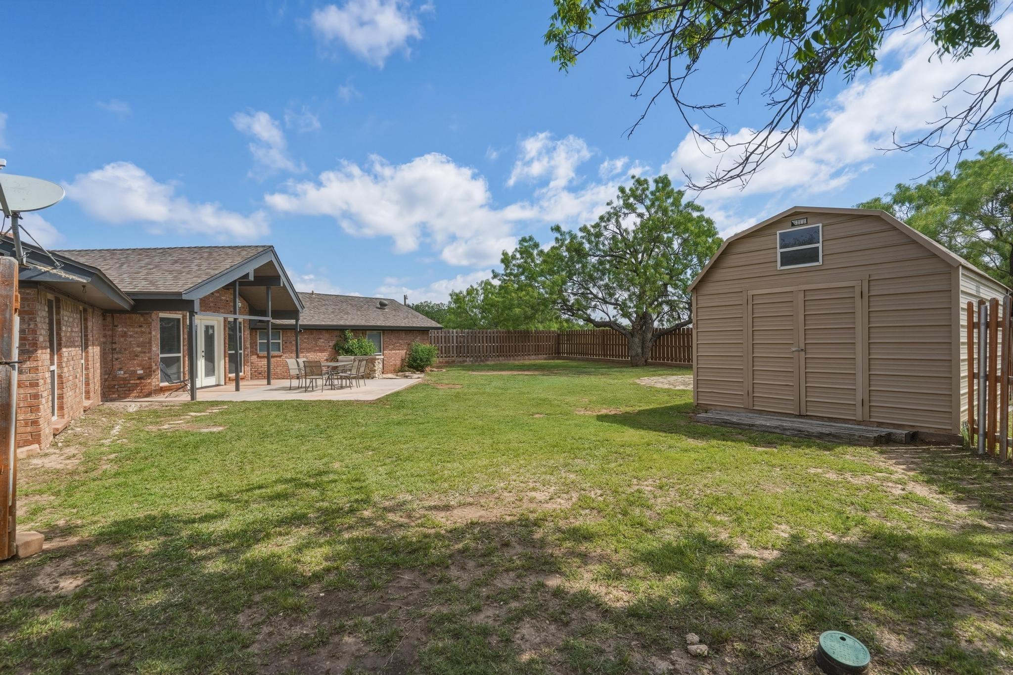main property photo 28