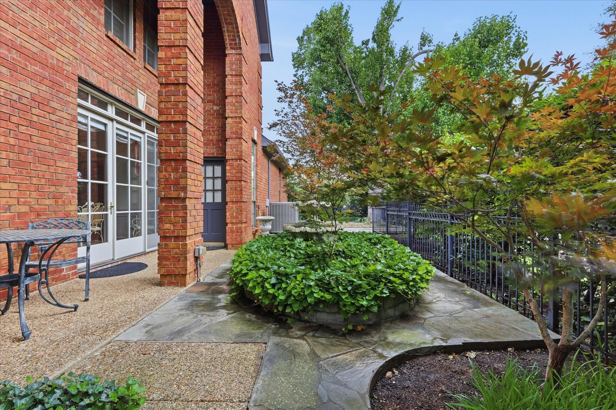 main property photo 30