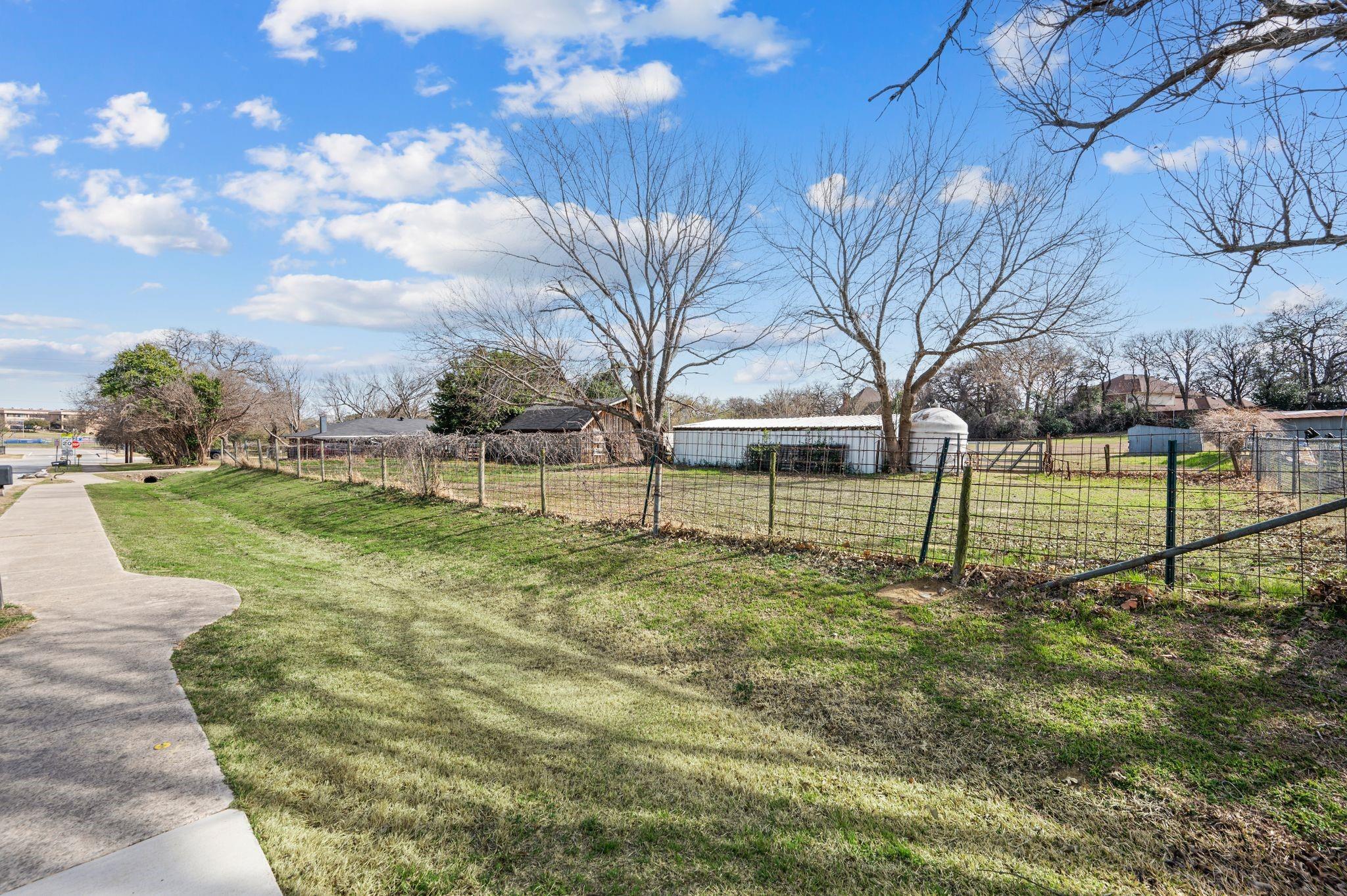 main property photo 17