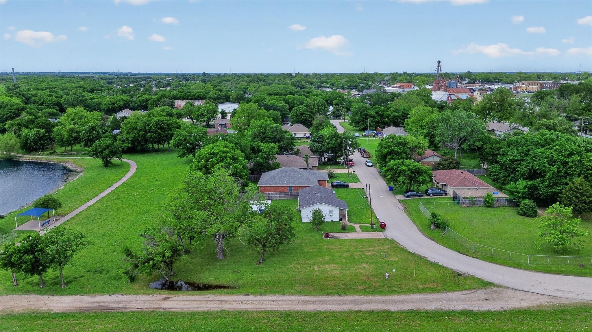 main property photo 10