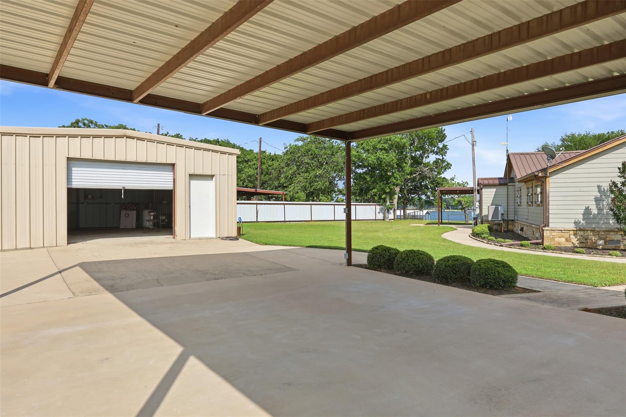 main property photo 8
